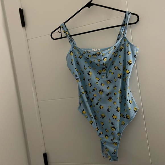 Flower Ardene bodysuit - Picture 1 of 4